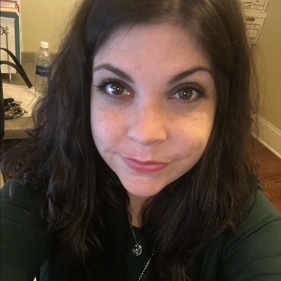 Meet your Posher, Hayley - Picture 1 of 1